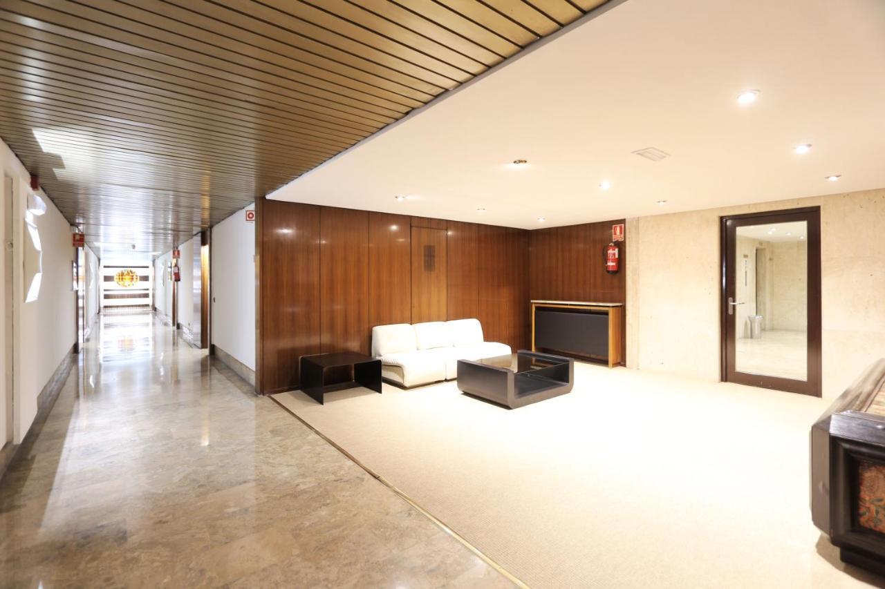 Urbantec Realty - Plaza De Colon Lägenhet Madrid Exteriör bild