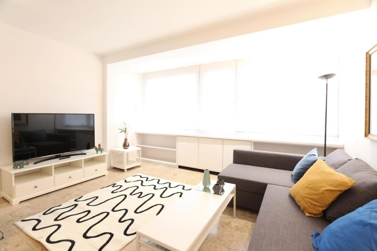 Urbantec Realty - Plaza De Colon Lägenhet Madrid Exteriör bild